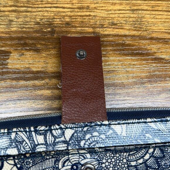 Sakroots Artist Zip Around Wallet Navy Blue White Floral Spirit Desert - Picture 6 of 10